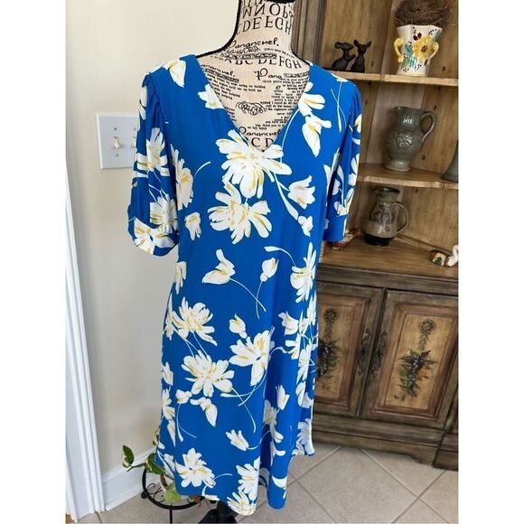Tommy Hilfiger Dresses & Skirts - Tommy Hilfiger BLUE FLOWER Dress